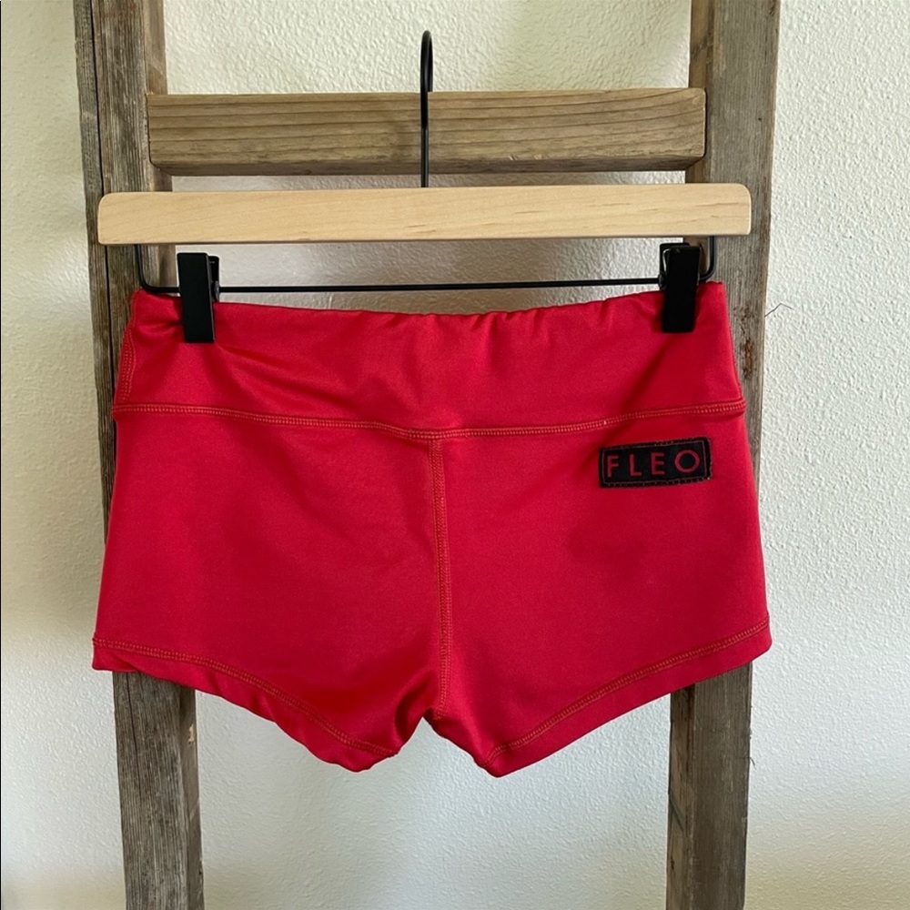 Fleo shorts//Red